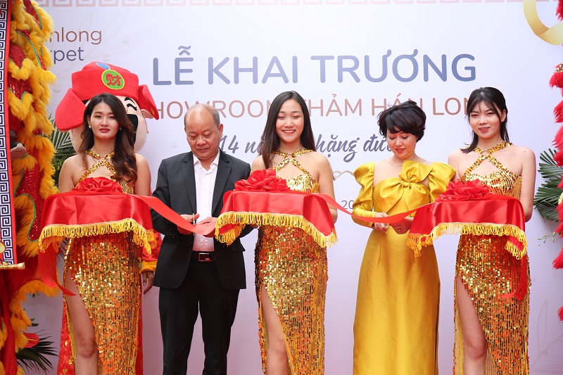 Nghi thức cắt băng khai trương showroom thảm trải sàn Hán Long