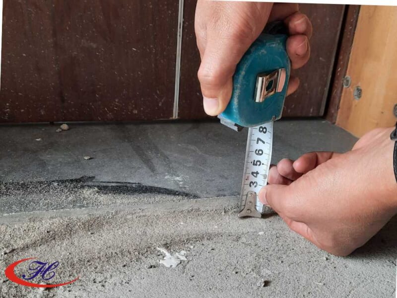 Kiểm tra khu vực thi công thảm 
